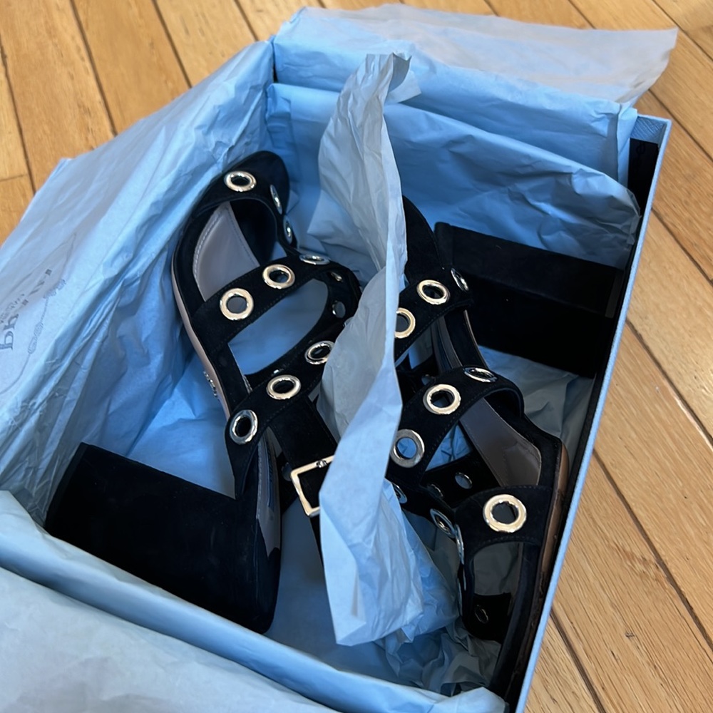 Beautiful Prada Sandals - Picture 3 of 11